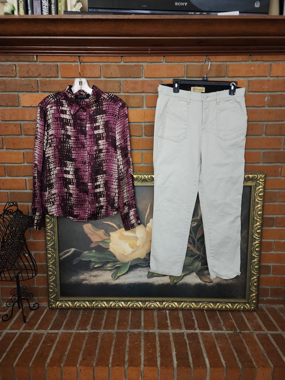 Democracy Straight Leg Jeans 10 in Light Khaki Cream & Kasper Blouse 10